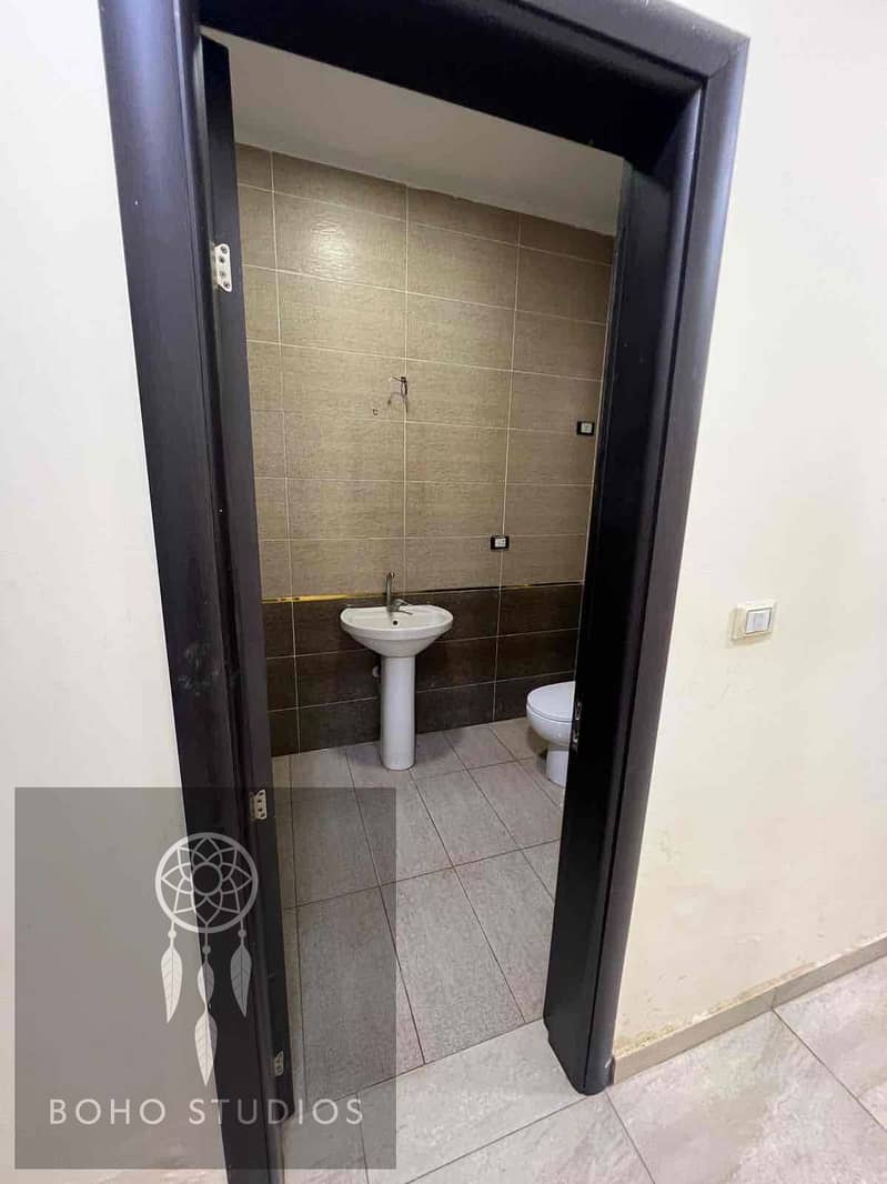 13 d8f2f415-cf95-4959-b680-de4457e9185f. jpg