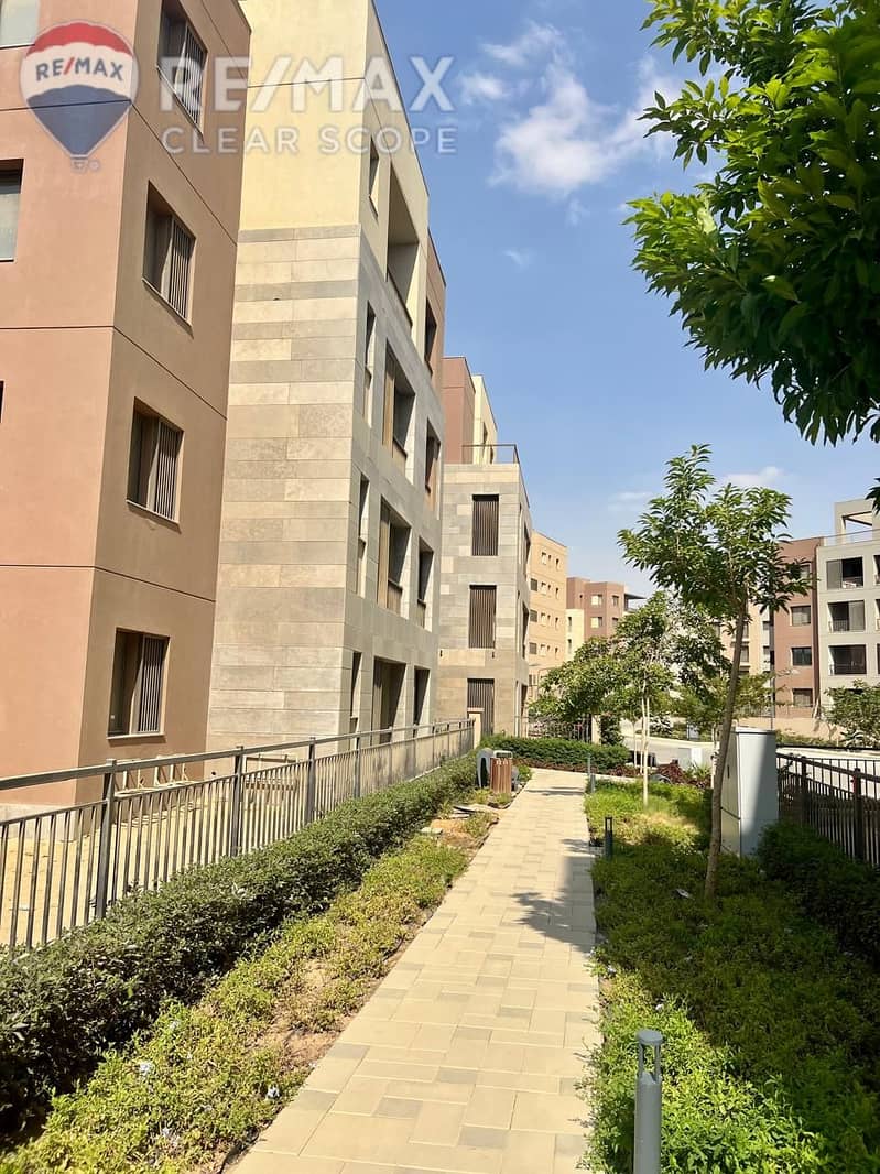 10 bb9316cd-2a5f-4ae3-85ac-0bb5c2946359. jpg