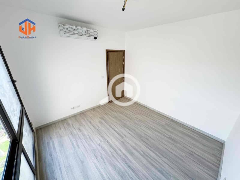 6 8c520599-cbd0-47a2-83c2-e7ca0c365464. jpg