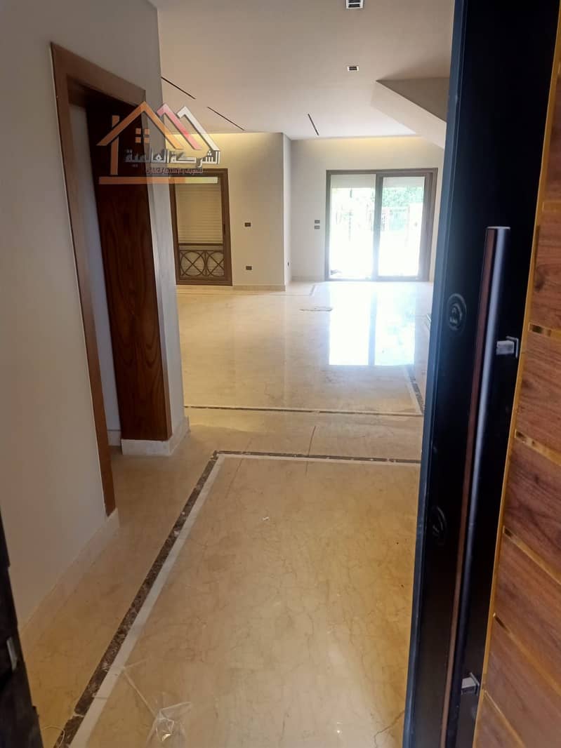 18 e857dd25-6352-47a9-9eb0-a49f6d9b0404. jpeg