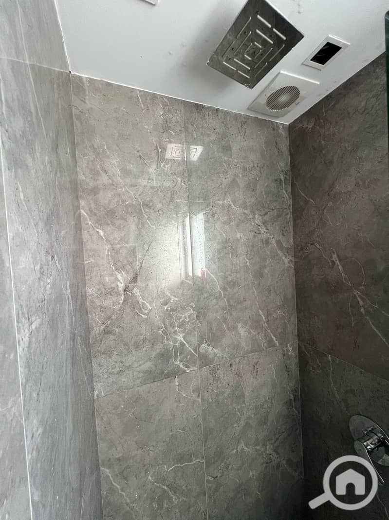 12 01b6d89d-f37c-46a3-a5fa-fd2ce21d7094. jpeg