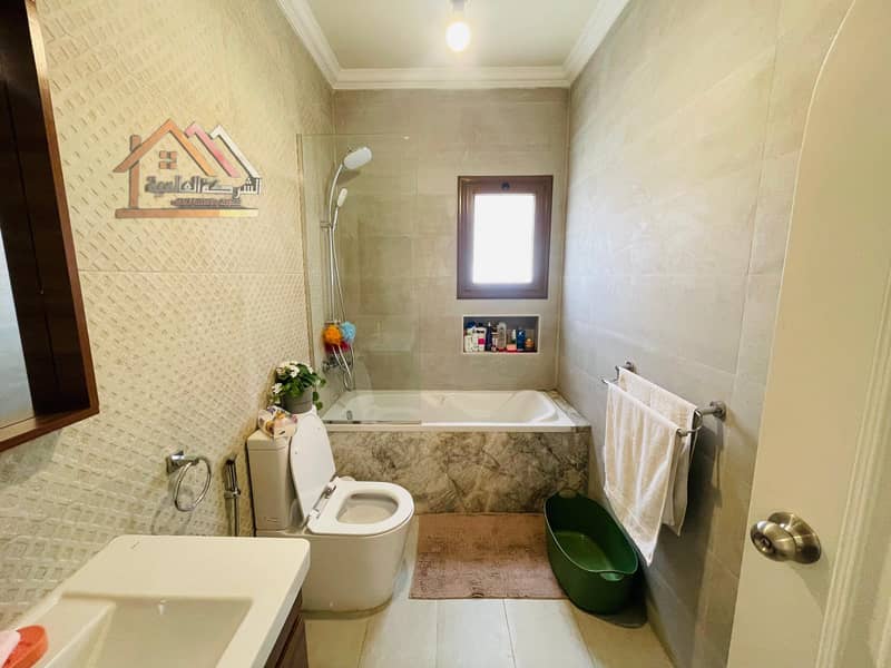 8 494265791_122263218416228254_319574056669412059_n. jpg