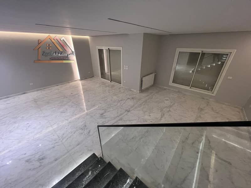 29 b13ffa7e-377d-4043-9b55-f7d4da7d5890. jpg