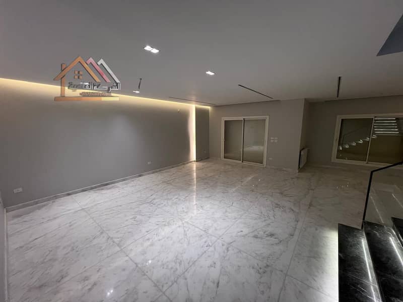 35 d70931d7-e1b9-465c-9ac3-7f99ea5f83fd. jpg