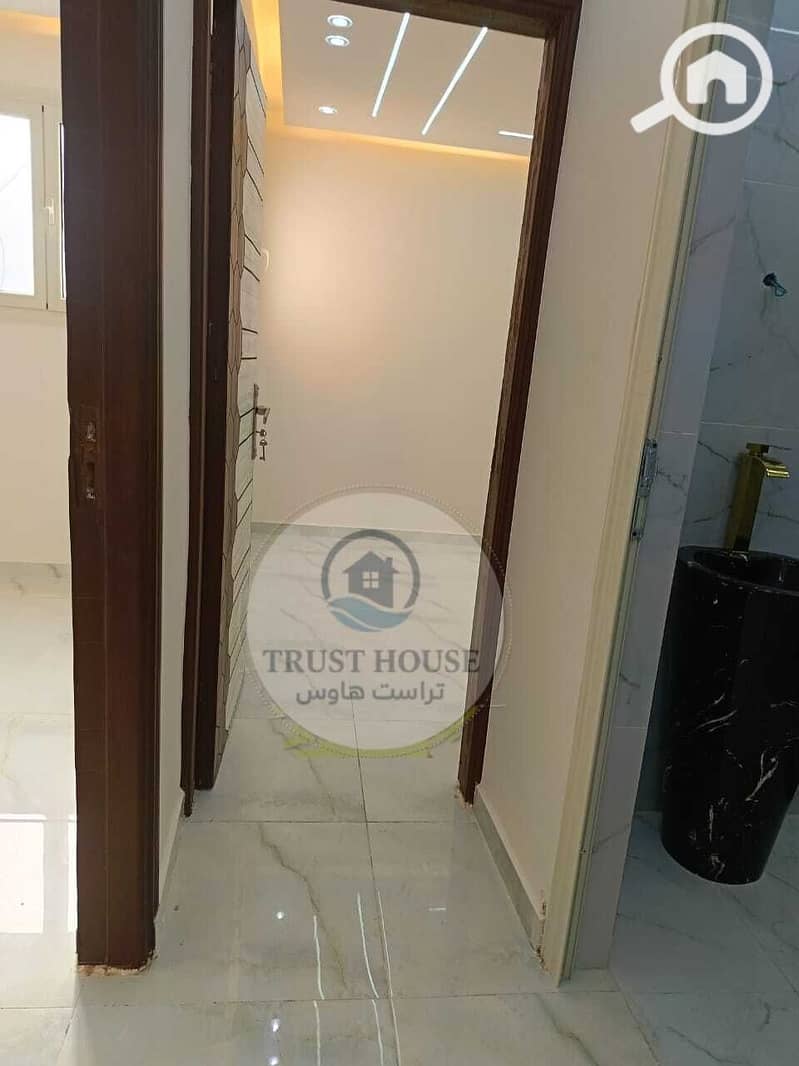 8 WhatsApp Image 2025-11-05 at 15.06. 40 (1). jpeg