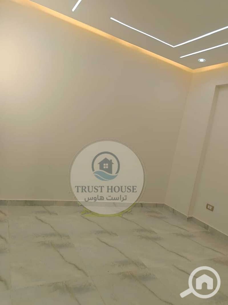 12 WhatsApp Image 2025-11-05 at 15.06. 44 (1). jpeg