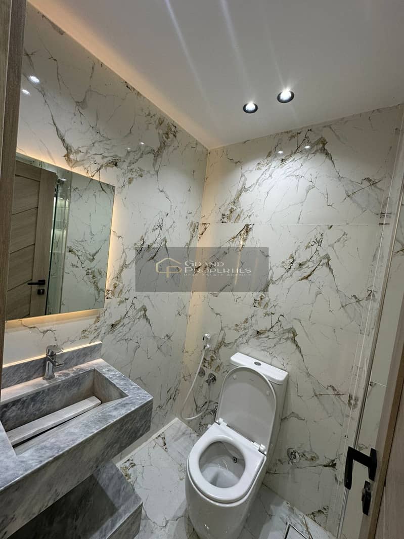 4 db5bbbc3-01b9-4594-b751-cd8e9ace6ba0. jpg