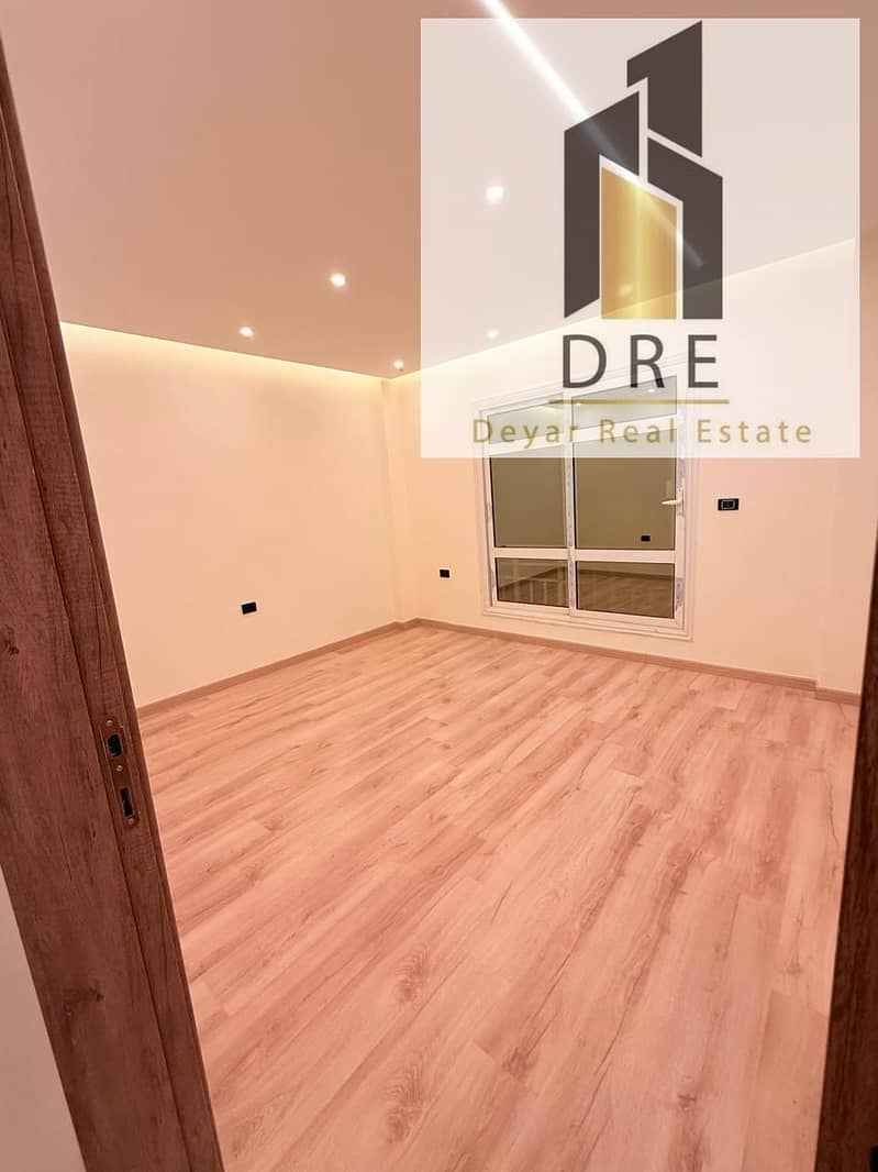 12 e21e9b00-f5c0-42ea-a116-fa49abd3044d. jpg