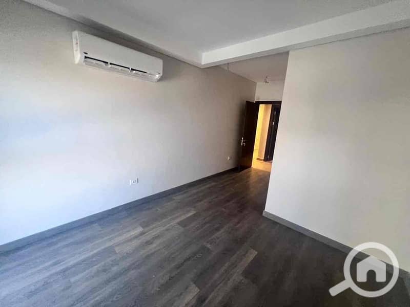 4 46f58461-d9fd-44f3-9b41-7719673a1004. jpg