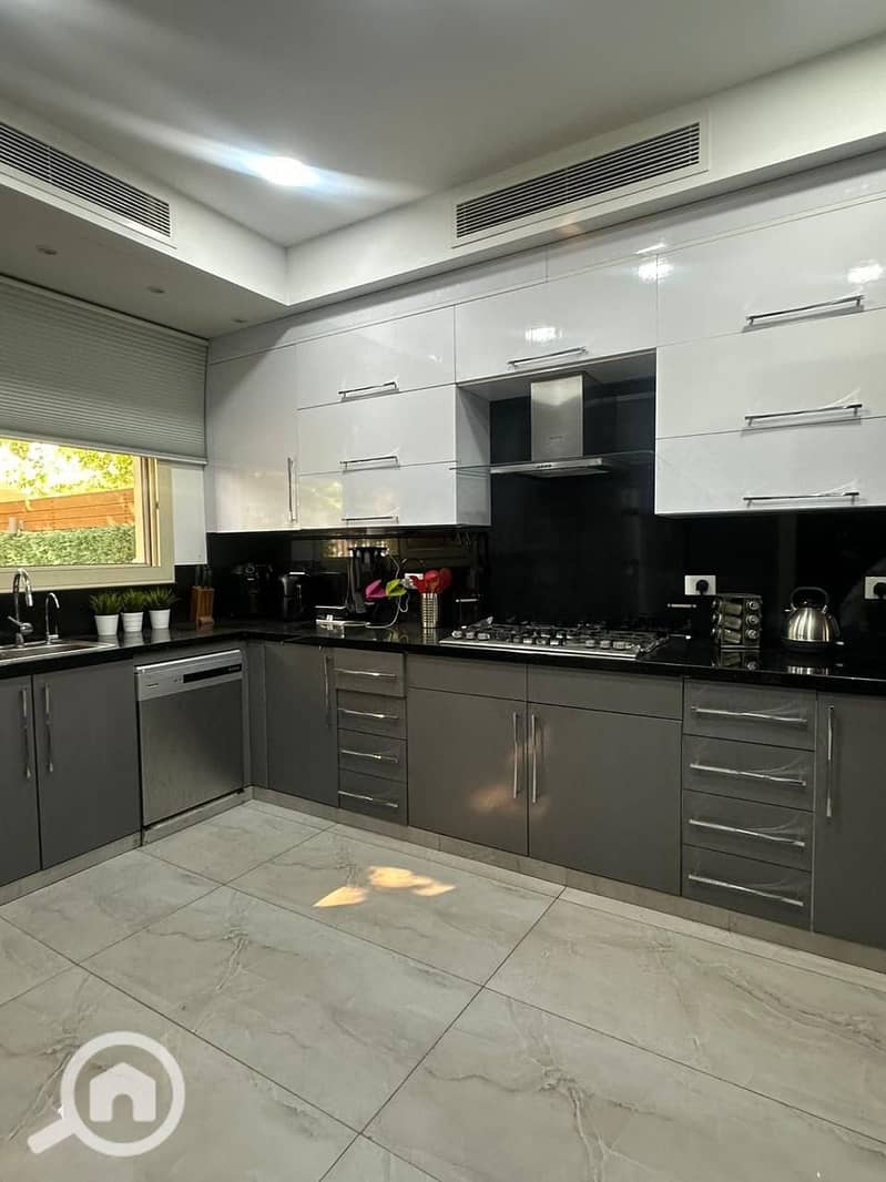 11 e7196d4b-79c4-42c9-abda-503f9343bac6. jpg