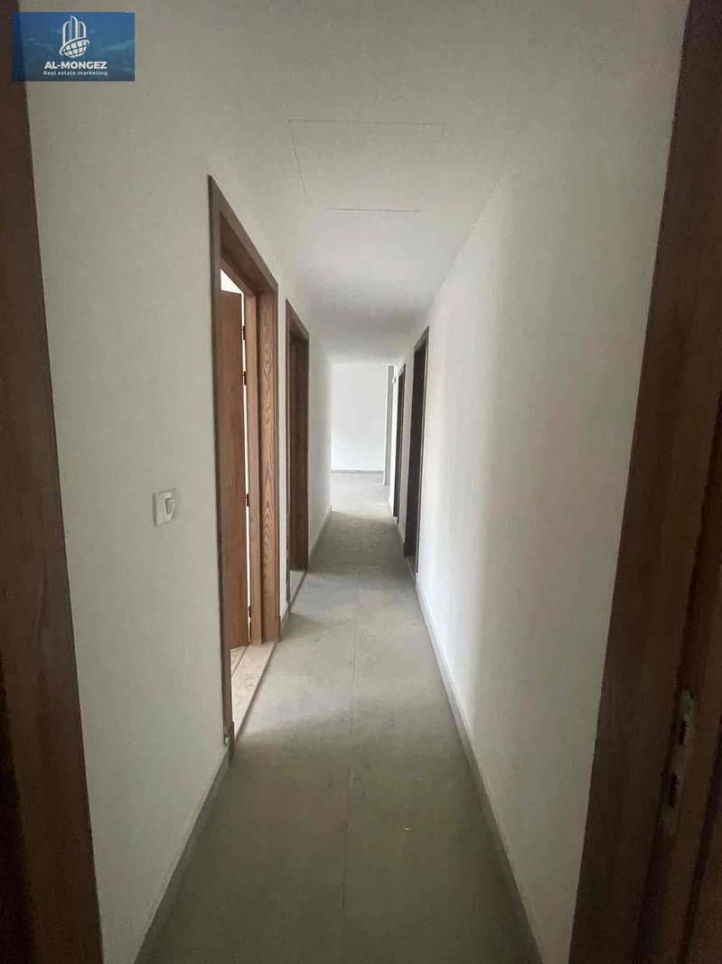 6 7ca61e6f-8563-4562-991c-153370f2e789. jpg