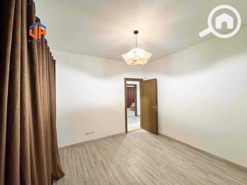 8 c366a320-d1d1-4723-b6b6-163a98dfbff2. jpg