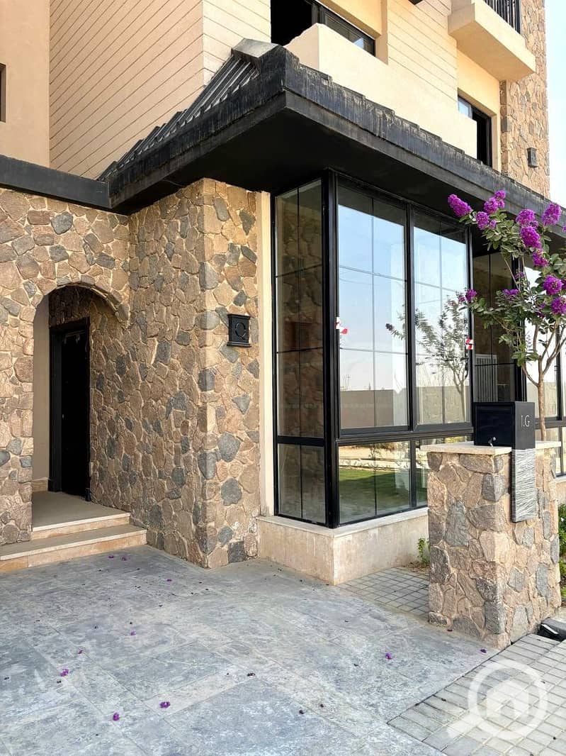 2 2c5a77ea-67f0-46c6-a5b1-4b92870b7f2c. jpeg