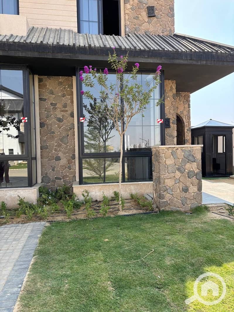 9 948e8db5-f7e3-4fac-853a-76329316d084. jpeg