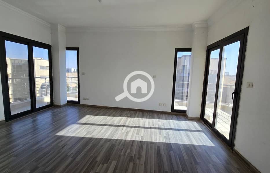 8 7760d3bd-272a-445f-a6a6-eec74e9b2270. jpg