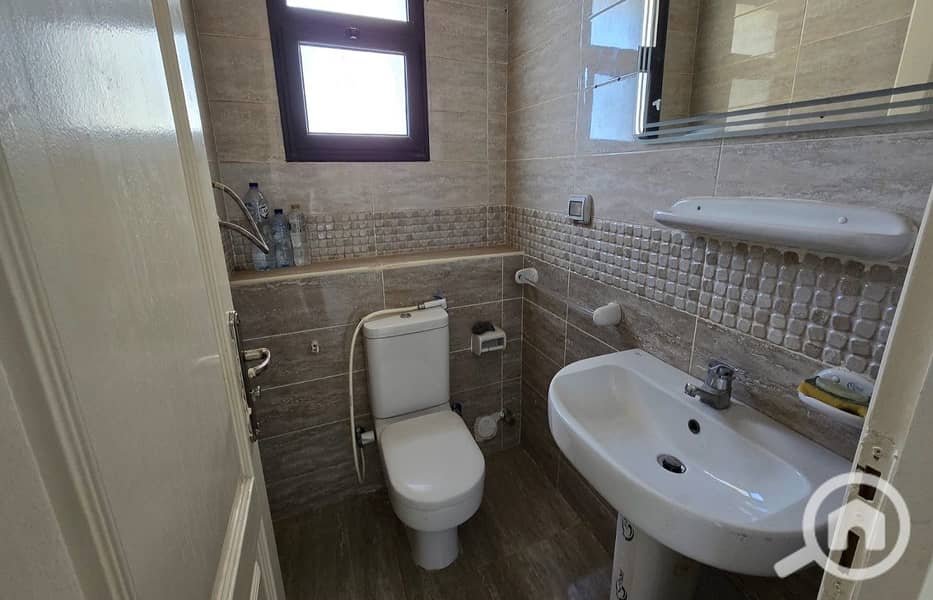 15 495c1e75-8df0-4697-8b6c-551f9578b683. jpg