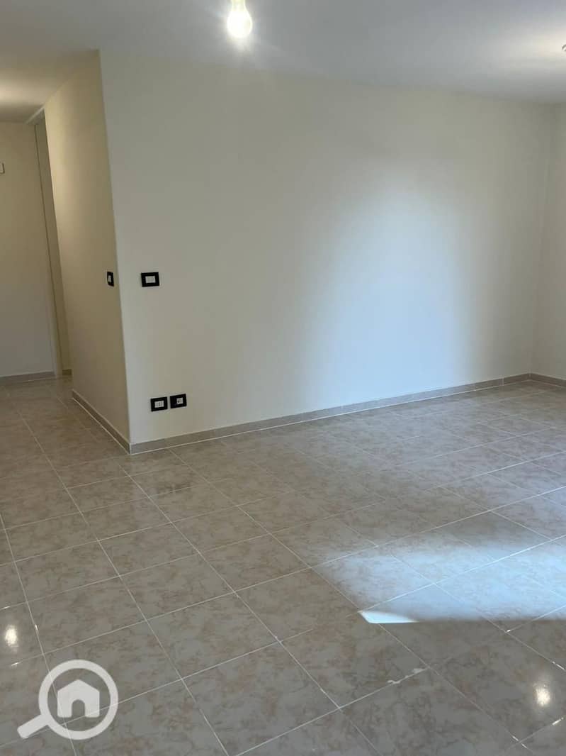 10 257d943d-f8da-4d34-8a2f-303a05f14b45. jpg