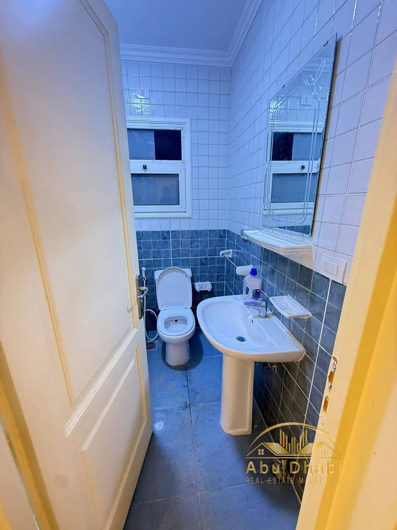 7 8189b2b2-2e25-474e-85bc-8e3b416536e4. jpg