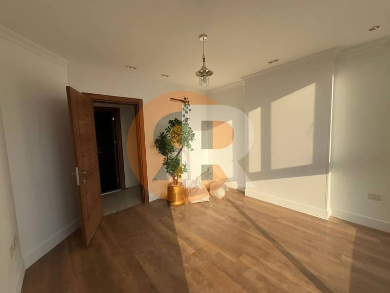 4 WhatsApp Image 2025-10-25 at 17.16. 39_f09eea81. jpg