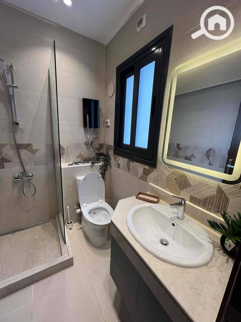 6 569ef496-a3de-438c-a077-ac04e93864f5. jpg