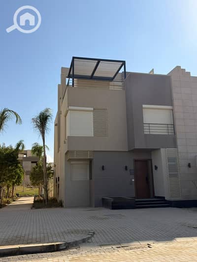 4 Bedroom Townhouse for Sale in Sheikh Zayed, Giza - bf4307a7-b5df-41e7-bea1-050bdf00d529. jpeg