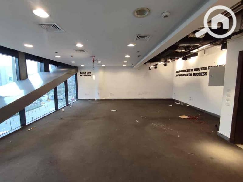 8 b8f026f5-0bfe-4394-a81e-3be316b46fb3. jpg