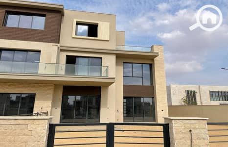 فیلا 4 غرف نوم للبيع في الشيخ زايد، الجيزة - 503744227_2748796938651555_3491375840732284907_n. jpg