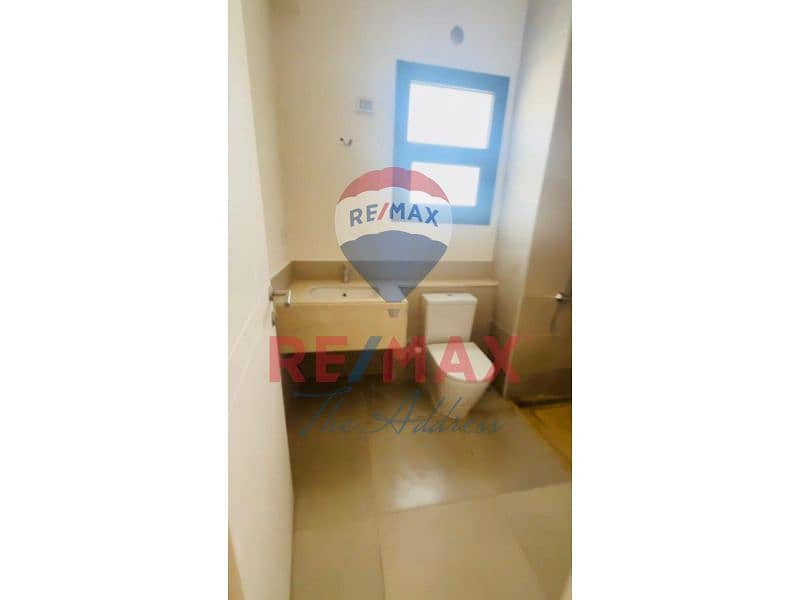 10 a9cb4c77-f9c9-4939-9185-015e75519080. jpg