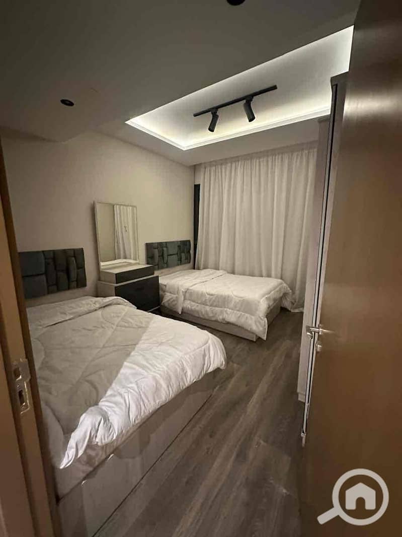 9 e55c9975-4c3b-4056-aebe-427f4fde8886. jpg