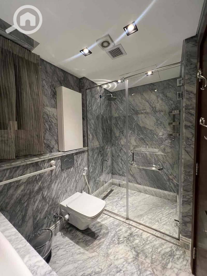 12 ab2ee736-a209-47c7-8e39-28225bc0504a. jpg