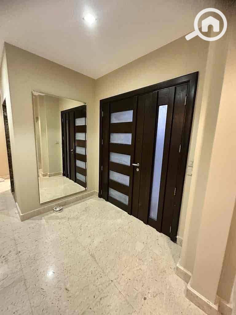 12 992e47f3-a51c-4567-82b9-5f9f2ad4cac6. jpg