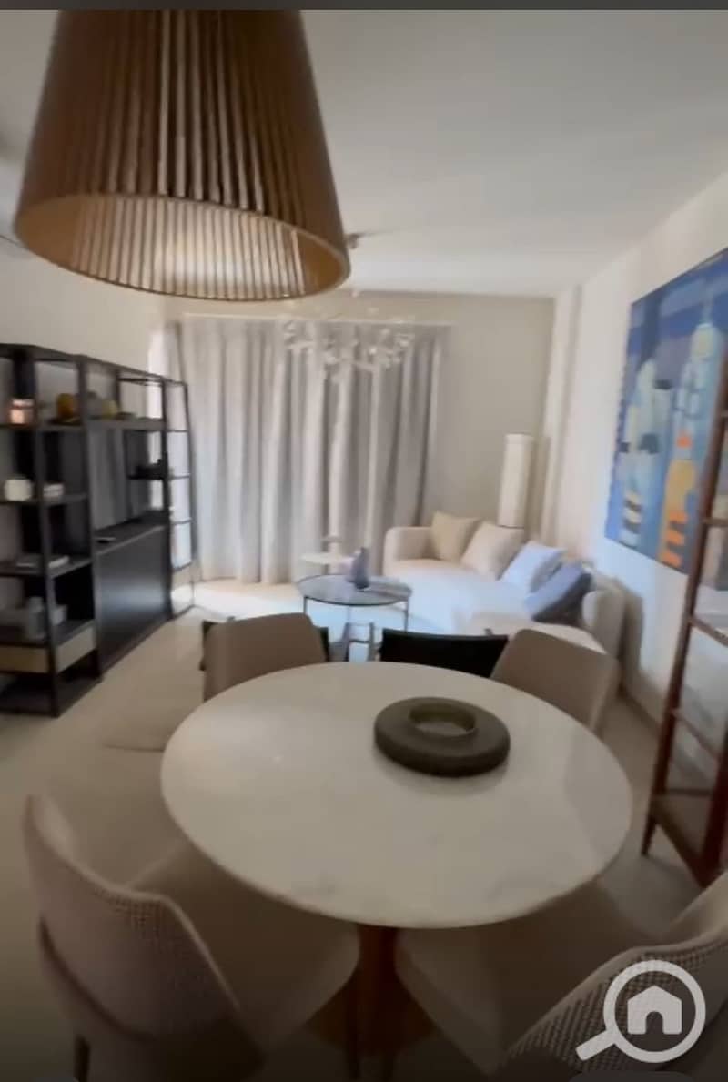 4 58b1c59c-d88b-48a9-ac58-a6f46fea4805. jpg