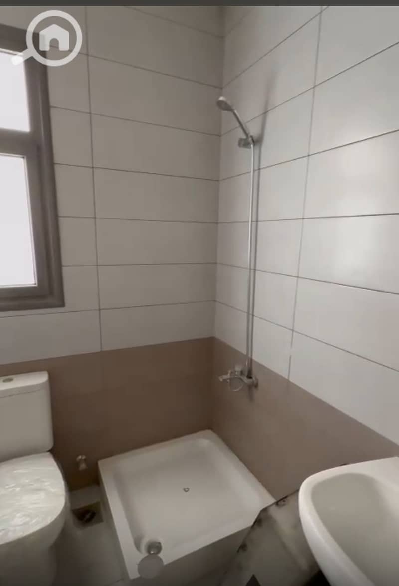 12 e943ab61-4409-4bfc-b05d-770a10955d34. jpg