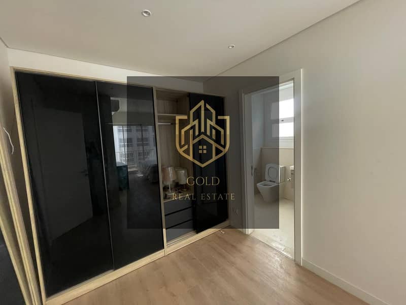 4 5bcc8968-0248-464b-8785-c44f1604ecae. jpg