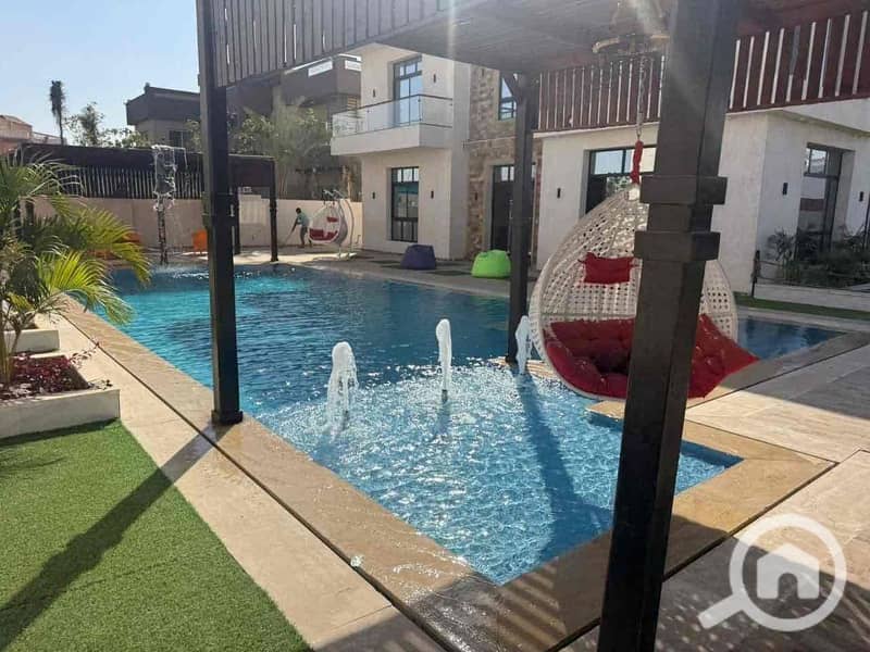 2 a4e29d29-abea-4c51-ad18-09237d274a94. jpg