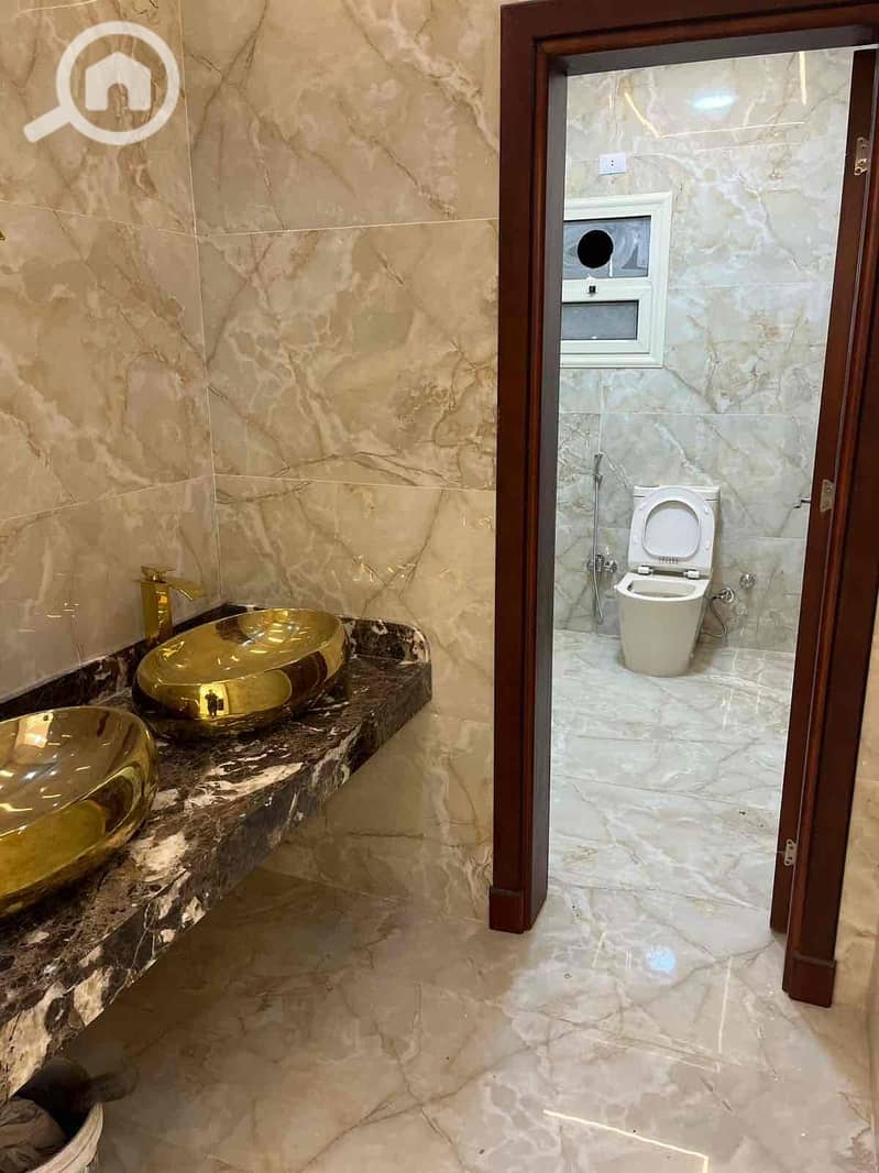 14 8b5b7a5f-67c1-4db5-a2b8-f31ca1af720d. jpg