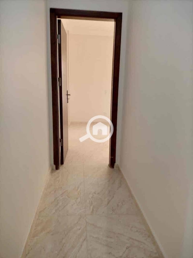 8 c5392aba-830e-467d-9751-e51d7fd79241. jpg