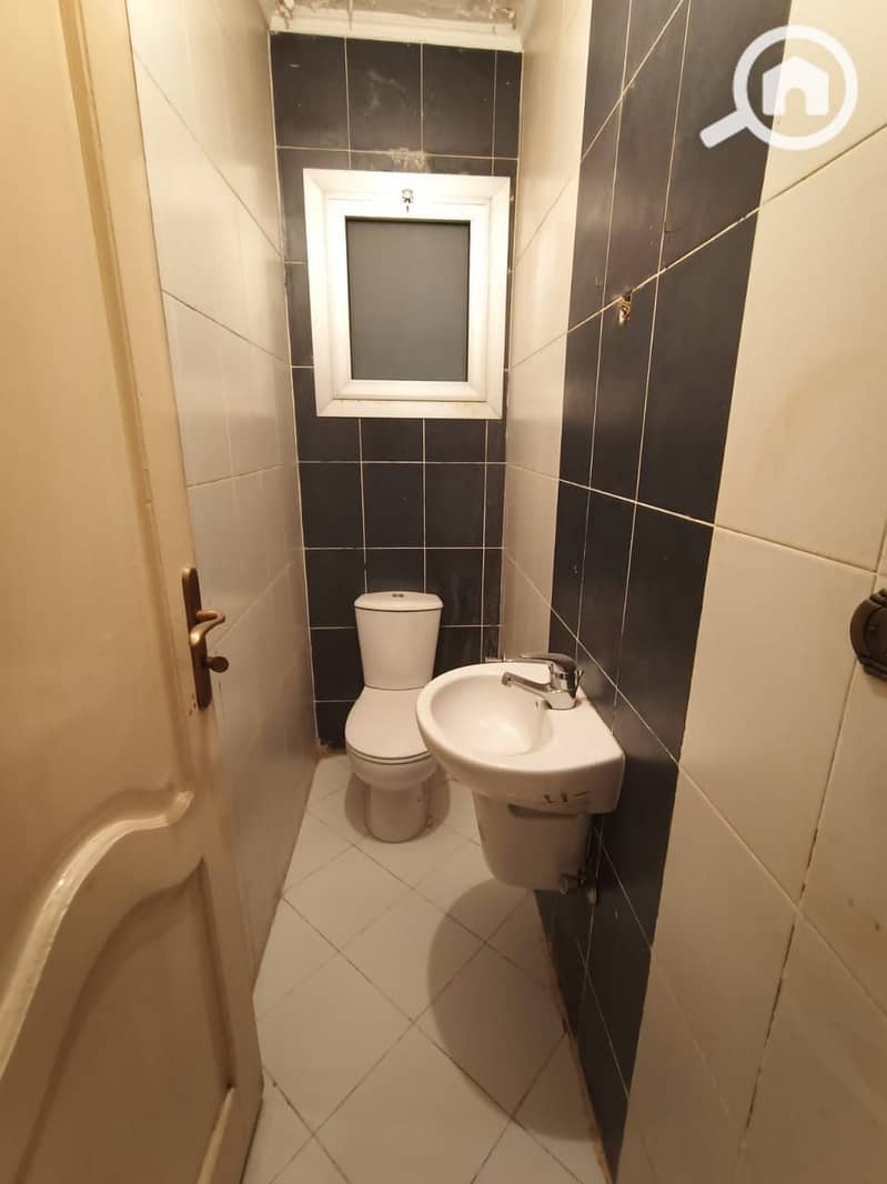 4 7c06d7f4-3deb-4f84-9fc4-e45b9fde6000. jpeg