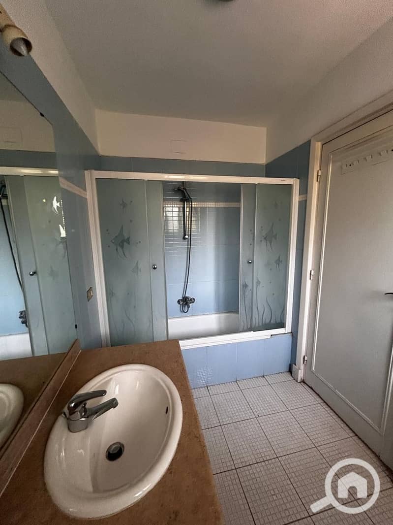 8 d917d10e-22c0-4288-9bbc-ead88482b940. jpeg