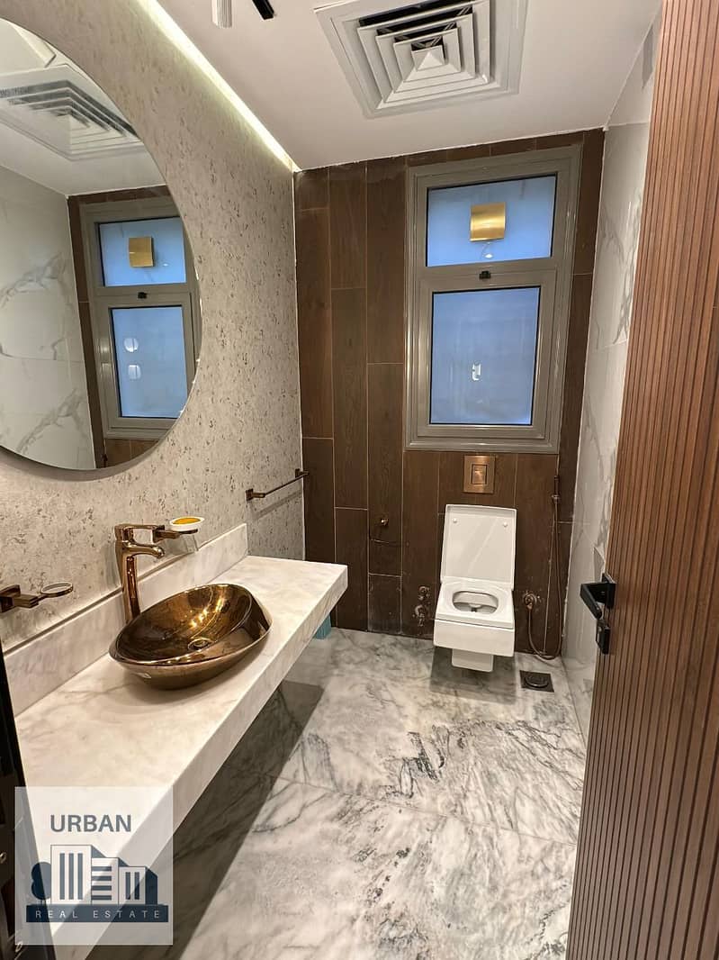 10 WhatsApp Image 2025-04-22 at 01.04. 08_86be9f6a. jpg