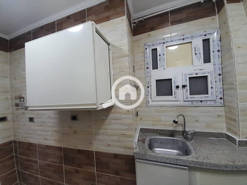 14 8537e142-644a-4bc4-8381-e9f499975daf. jpg