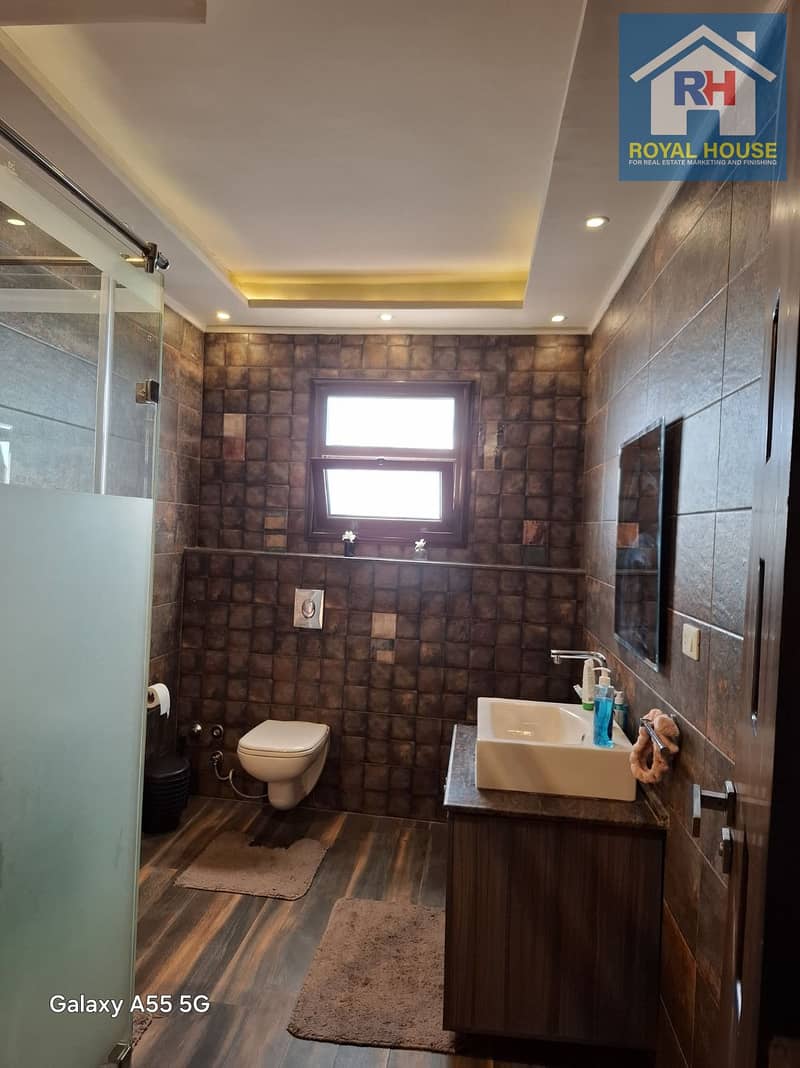 15 ae73103f-6900-429b-8e72-97a8c79bf4ed. jpeg