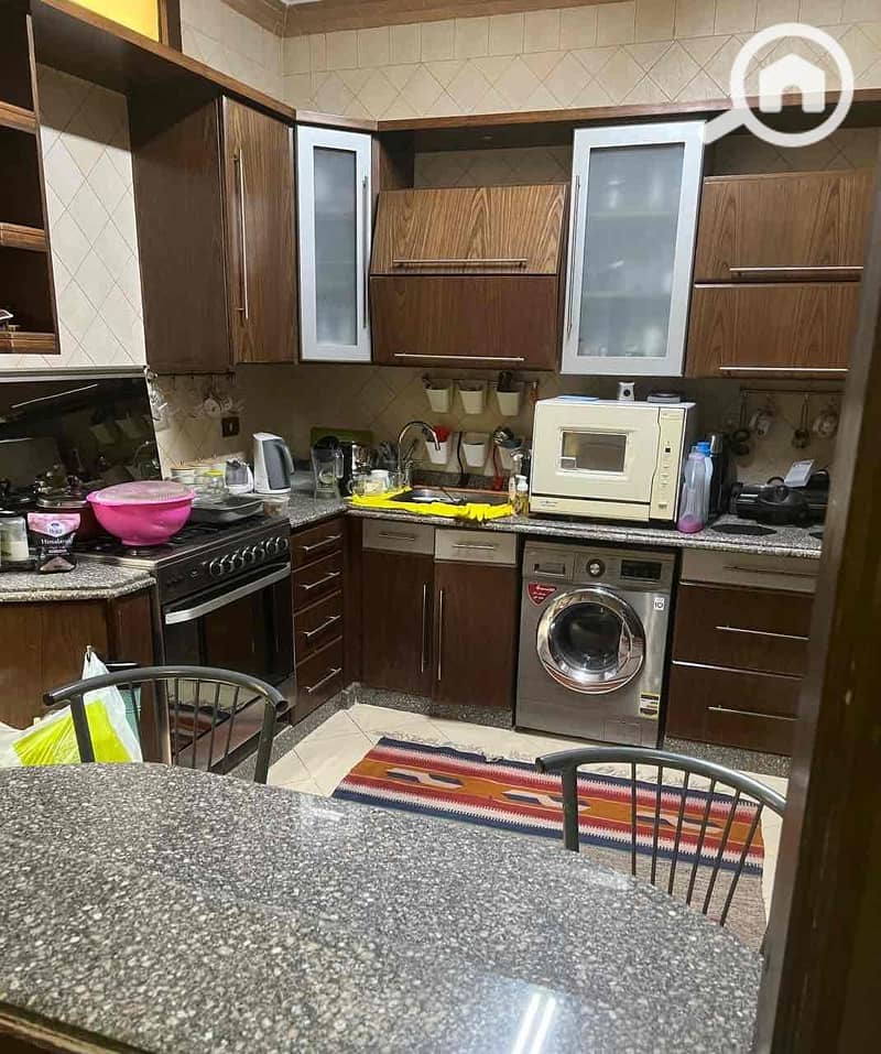 3 8f74ea52-2eb9-43d8-a58f-a69cda11f1c6. jpg