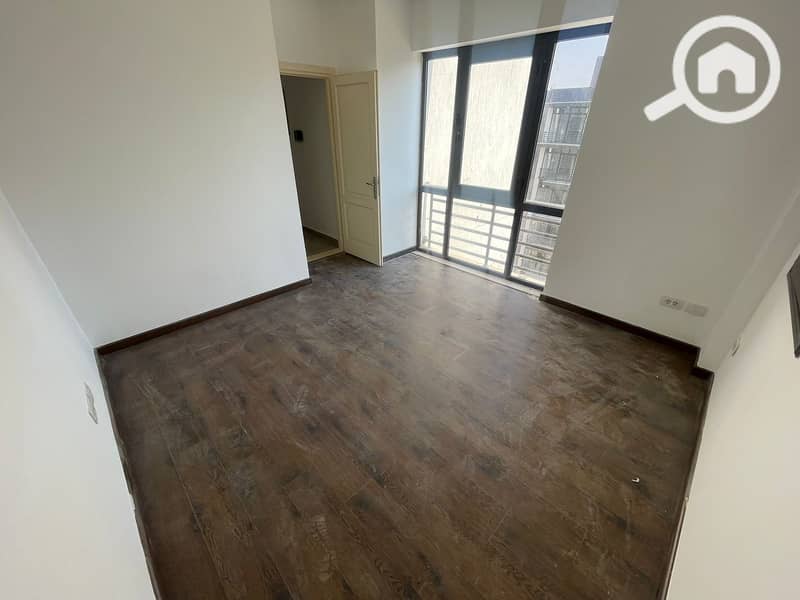 2 9482b4f6-3e4c-4a8a-9b7e-f056f384fa6e. jpg