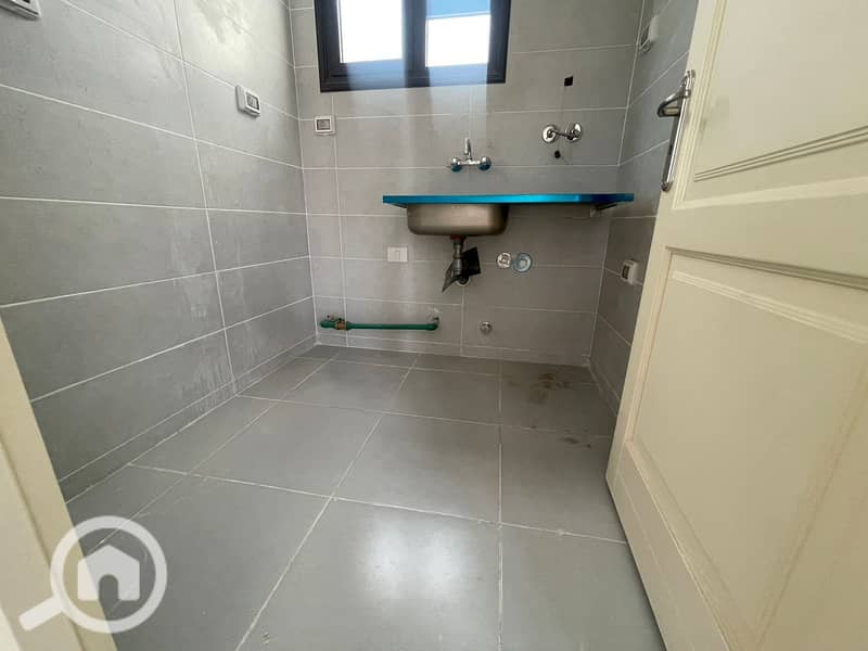 3 87a9aaf8-6441-43f9-b6a6-c06a8c019c3d. jpg