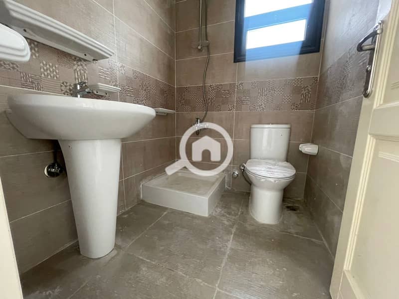 4 7184e276-7c4e-4bea-a6d2-eef3bbc93711. jpg