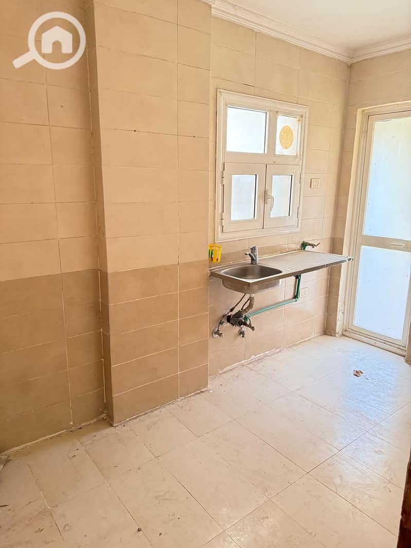 8 baa35af6-bdf0-46a7-8172-72931e72d548. jpg