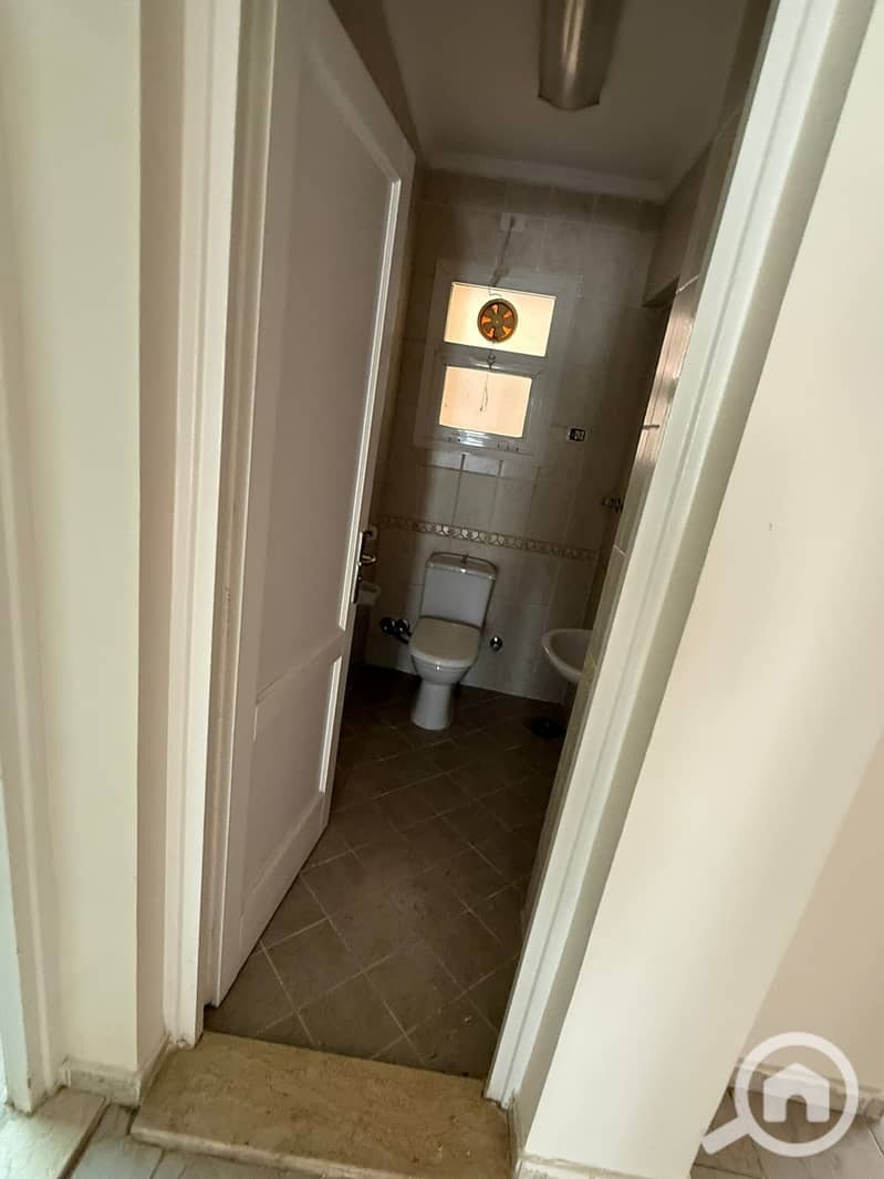 12 d05e9d3d-a141-4eb4-9d9d-39a1f51e7537. jpeg