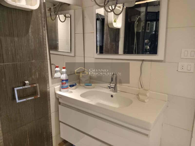 8 462e60d1-fa51-46a3-8d68-6462761e8484. jpg