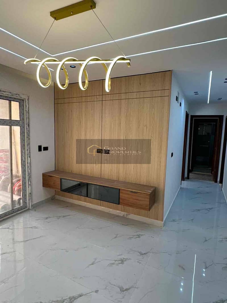 2 d7cf8d38-e57f-4019-b2c8-7564bc678c47. jpg